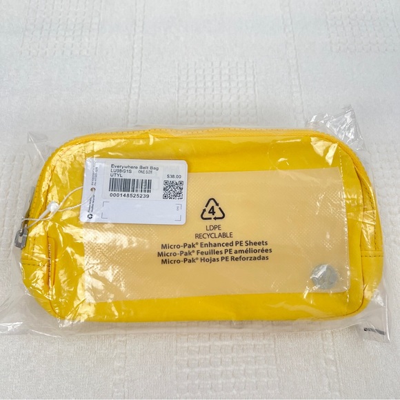 NWT Lululemon Everywhere Belt Bag (1L) - Utility Yellow - Picture 5 of 5